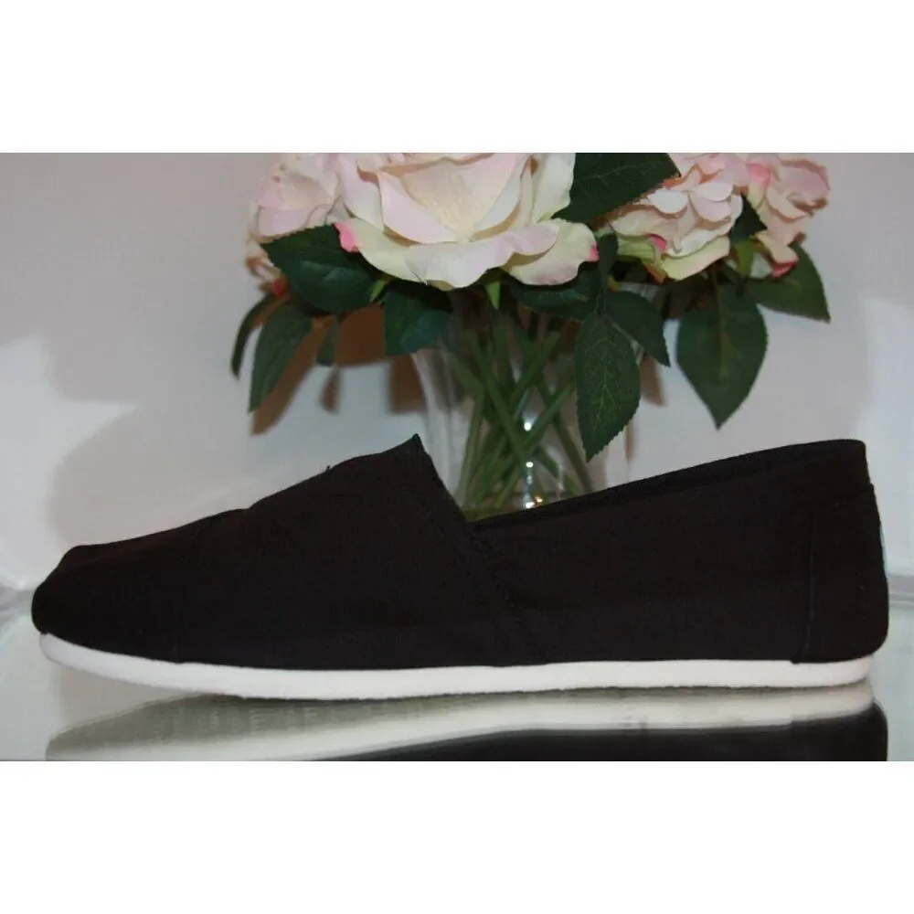 Toms Men's 11D Classic canvas black slip on Shoe - New